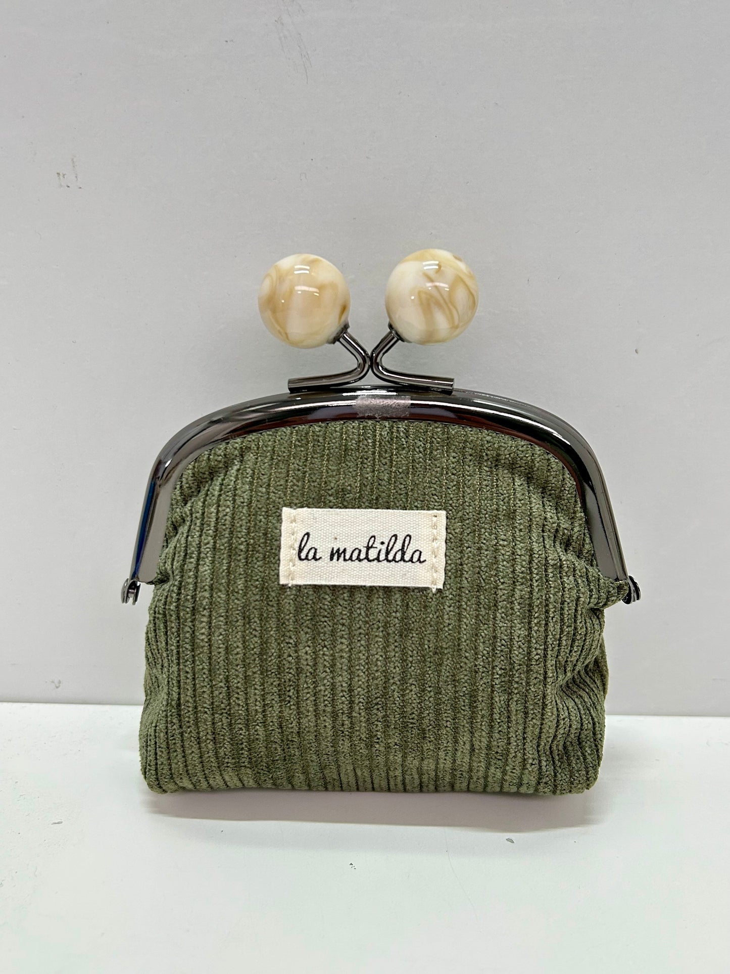 Monedero de Boquilla con Cierre de Bolas Pana Oliva