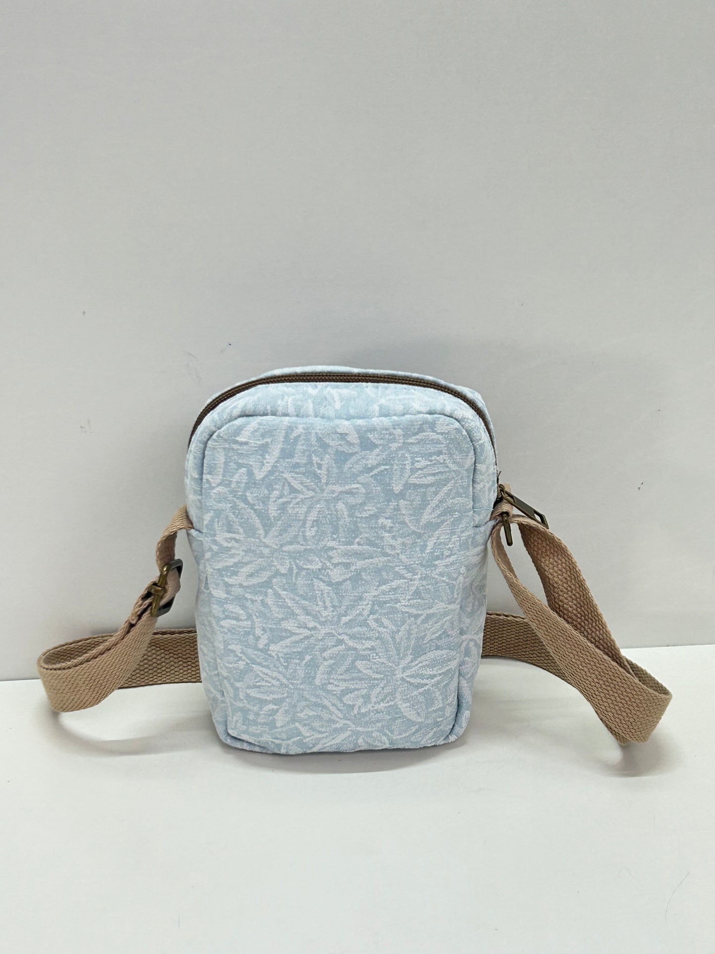 Bolso Cuelga Móvil Celeste Flor