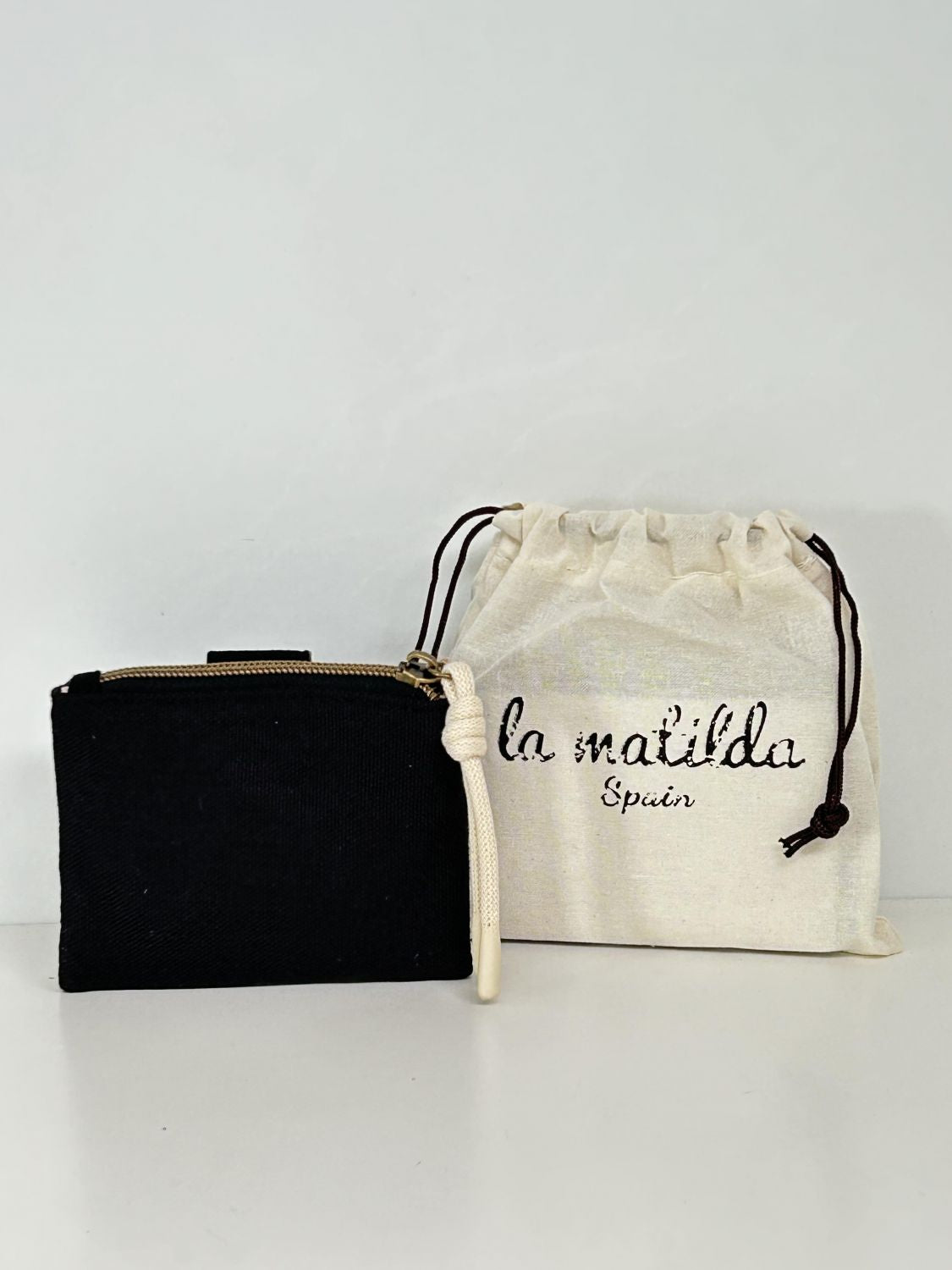 Cartera Pequeña Unicolor Negra