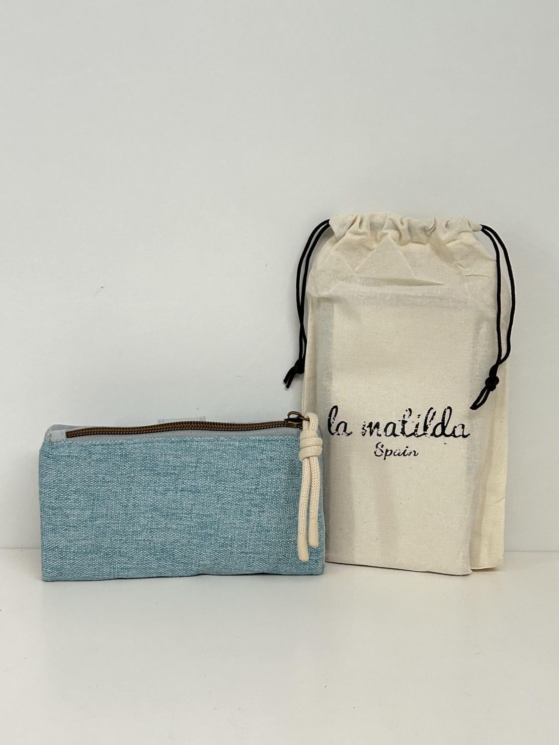 Cartera Grande Unicolor Celeste