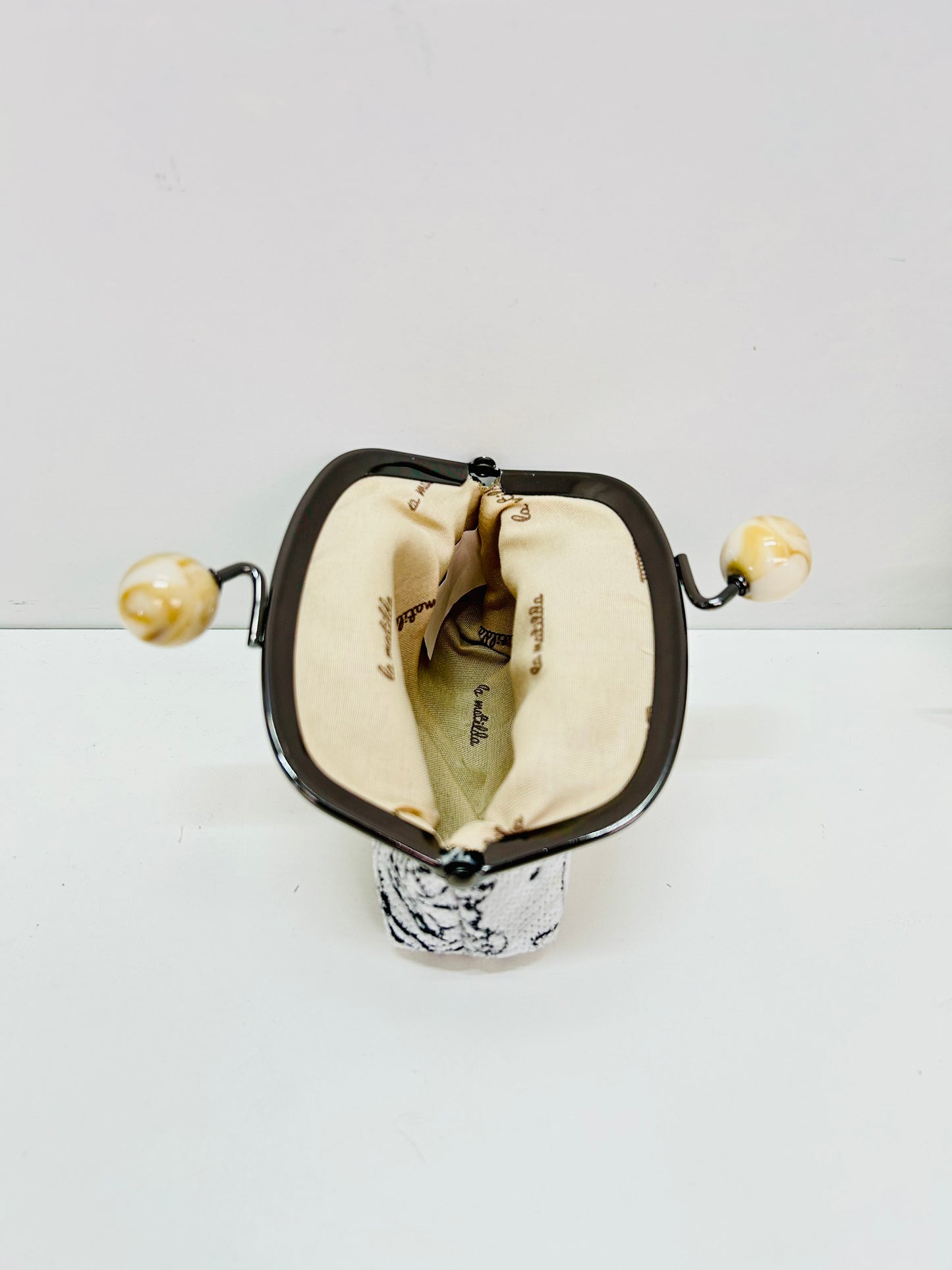 Monedero de Boquilla con Cierre de Bolas Rosa Negra