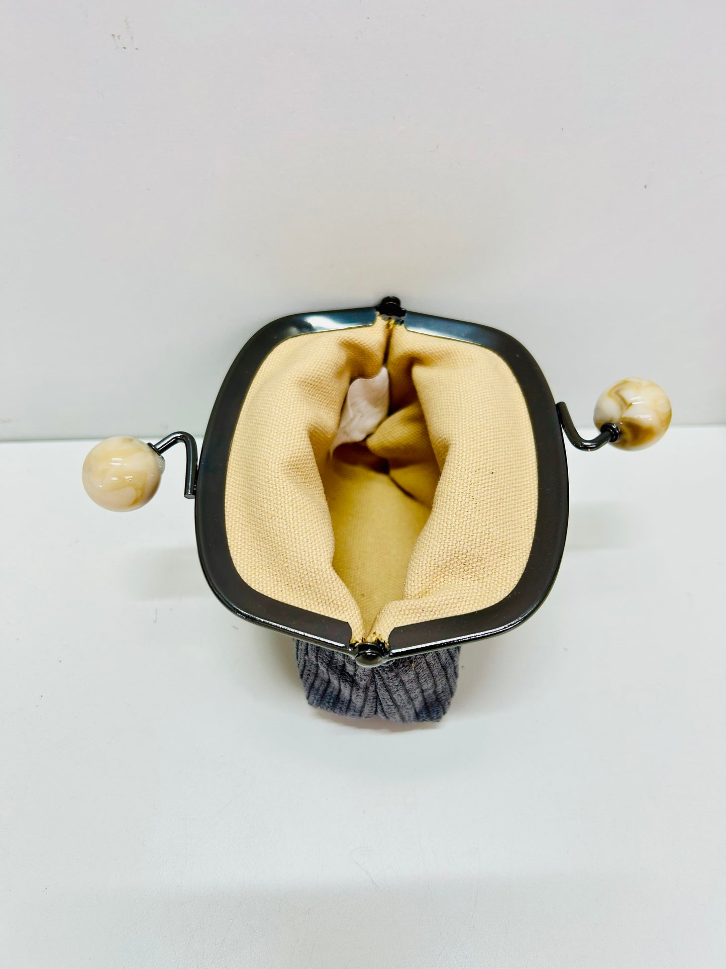 Monedero de Boquilla con Cierre de Bolas Pana Antracita