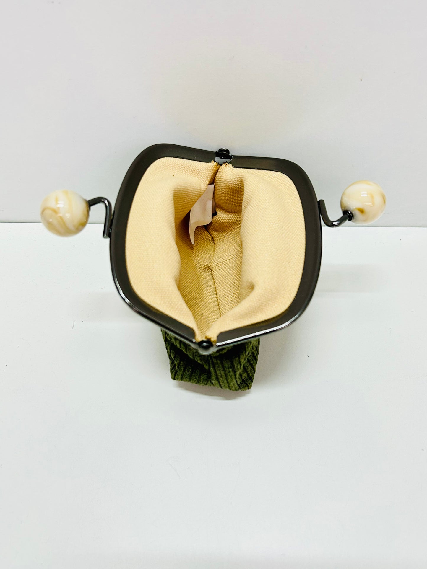 Monedero de Boquilla con Cierre de Bolas Pana Oliva