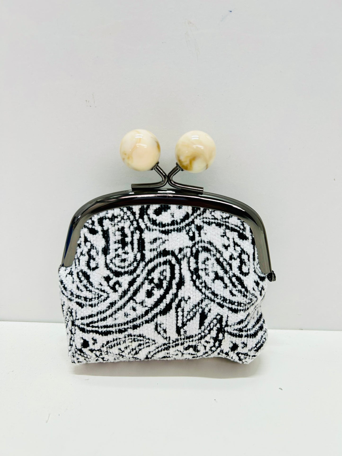 Monedero de Boquilla con Cierre de Bolas Hojas Negro