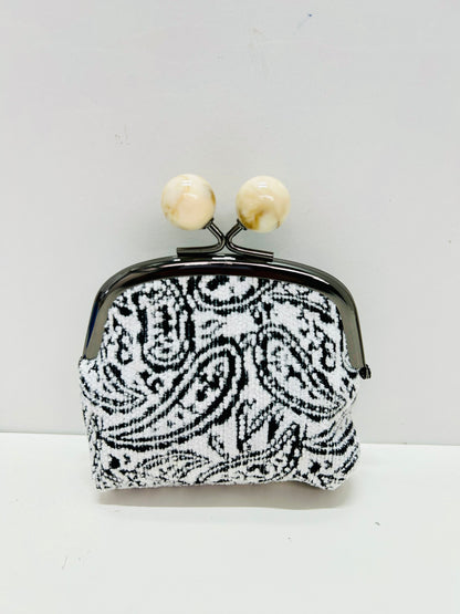 Monedero de Boquilla con Cierre de Bolas Hojas Negro