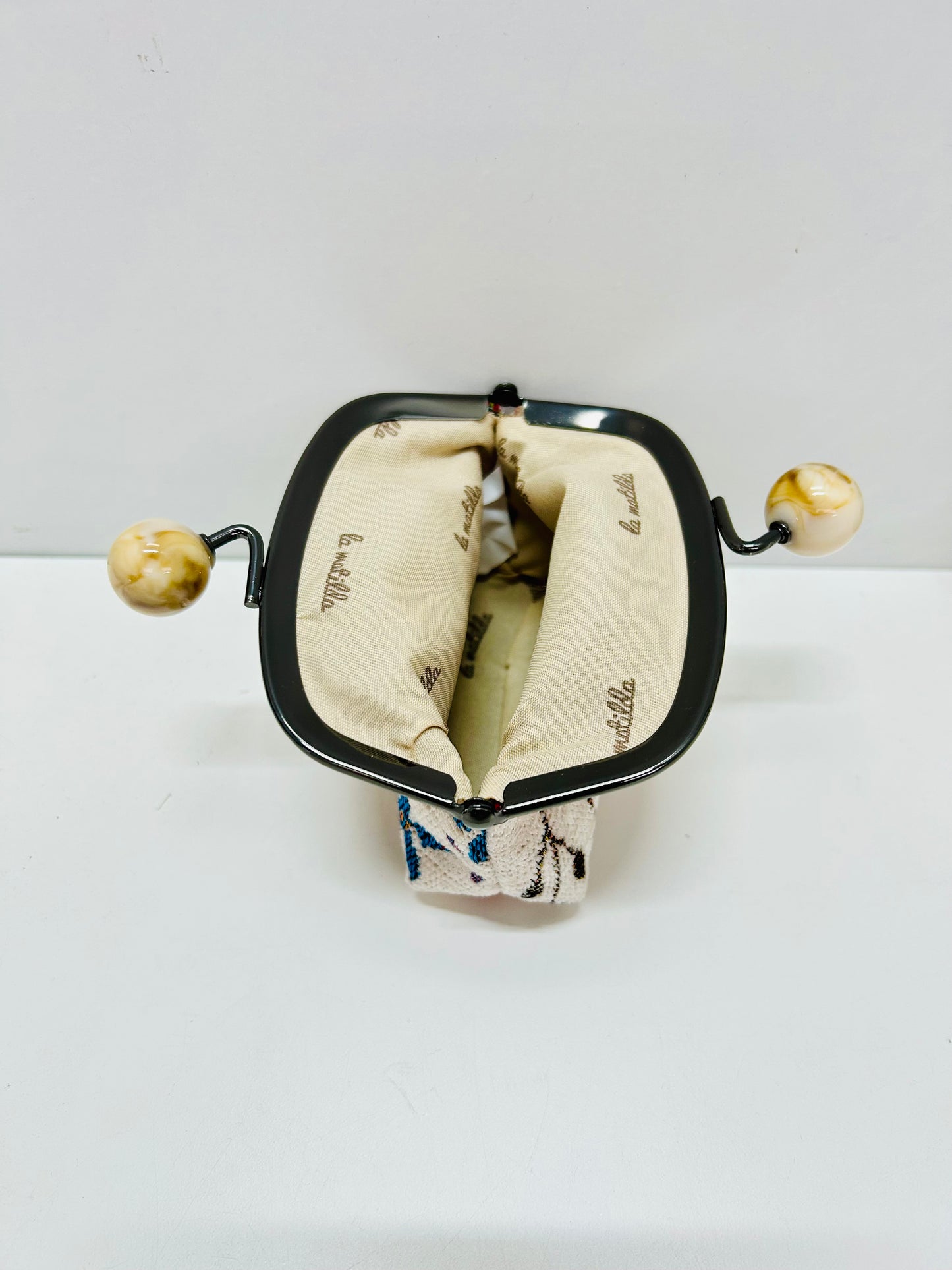 Monedero de Boquilla con Cierre de Bolas Inés