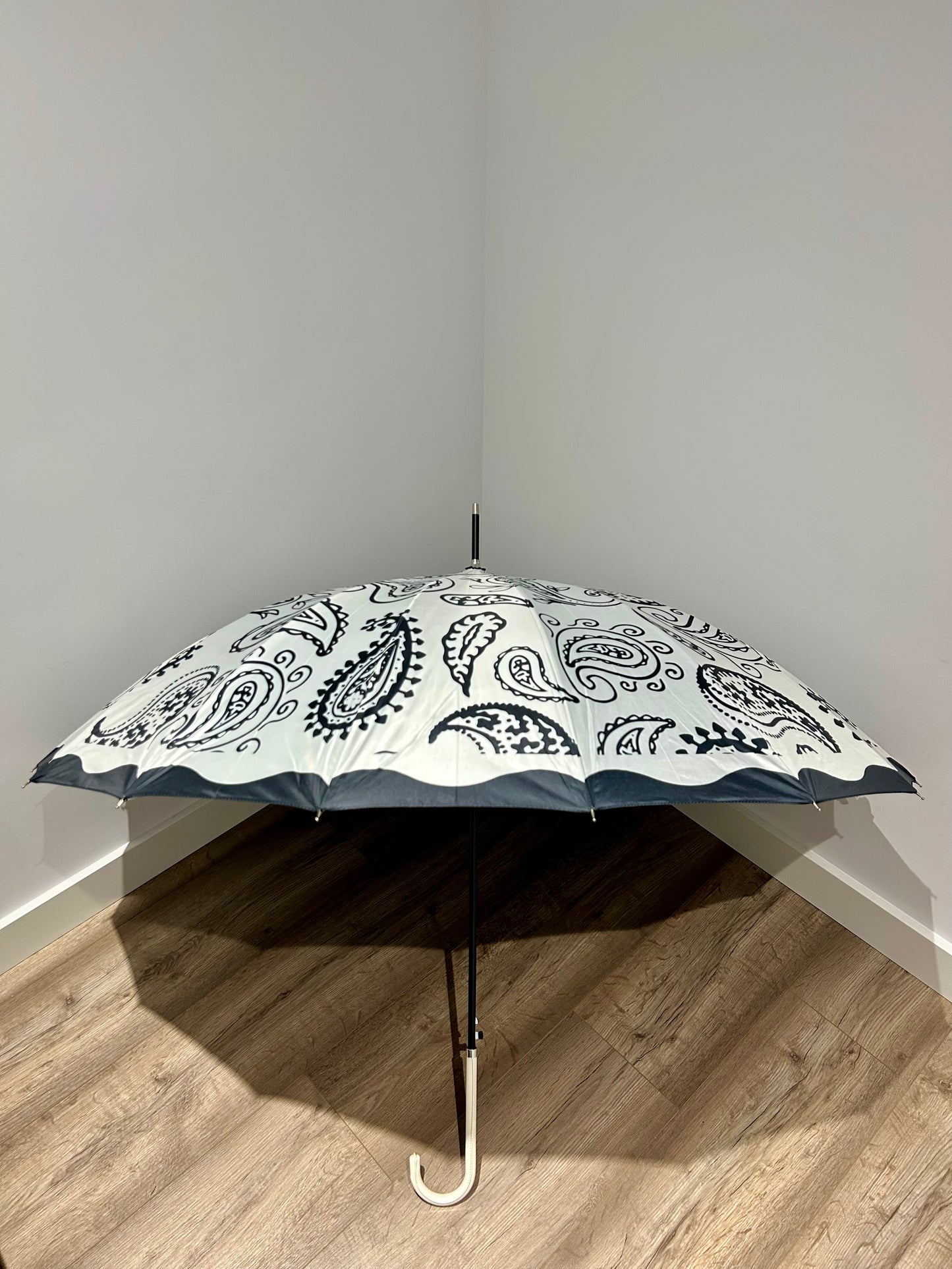 Paraguas largo 16 varillas La Matilda Hojas Negro