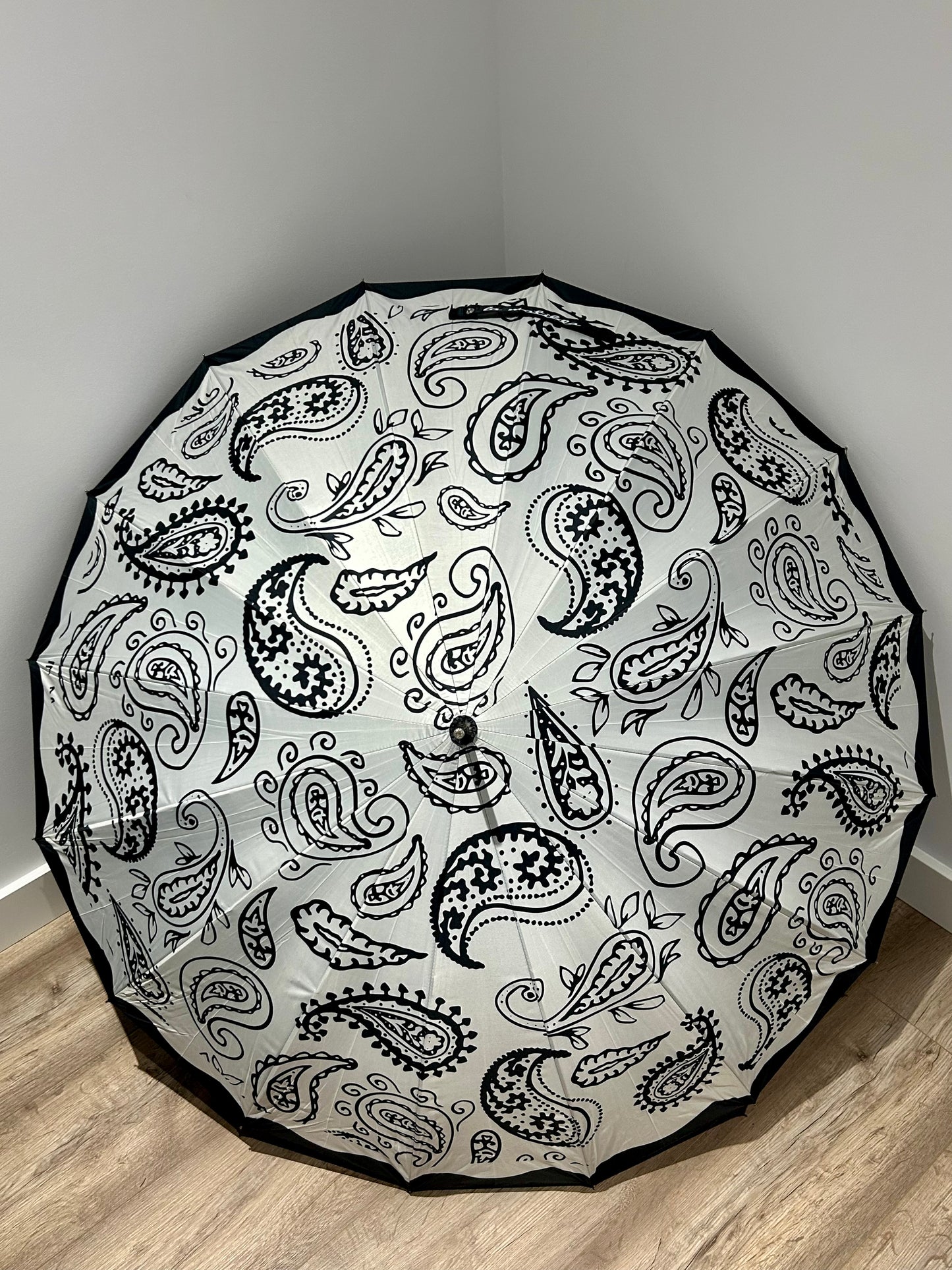 Paraguas largo 16 varillas La Matilda Hojas Negro