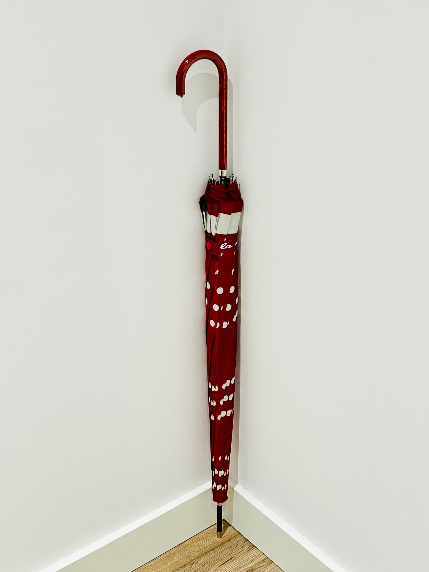 Paraguas largo 16 varillas La Matilda Topos Rojo