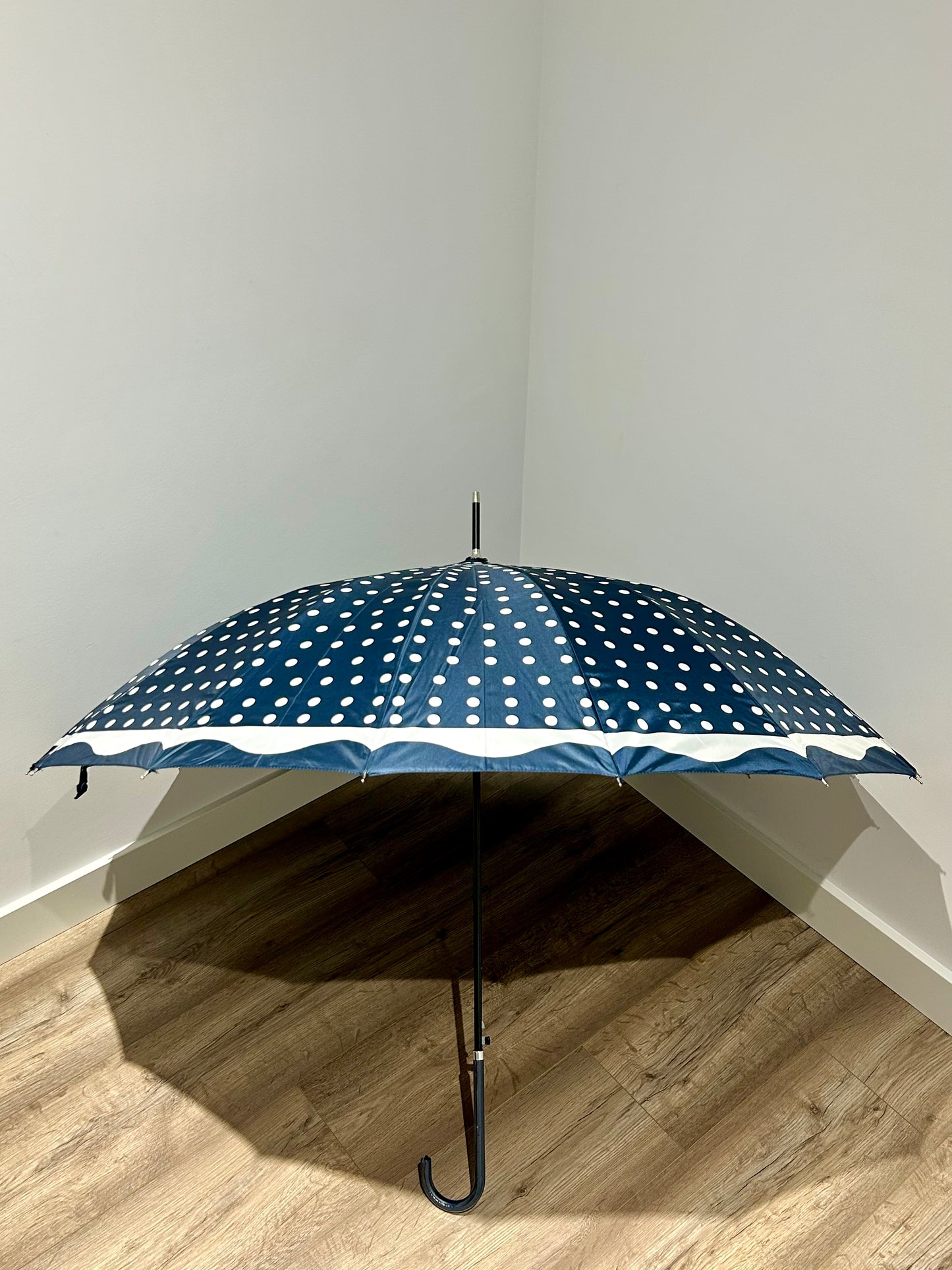 Paraguas largo 16 varillas La Matilda Topos Azul