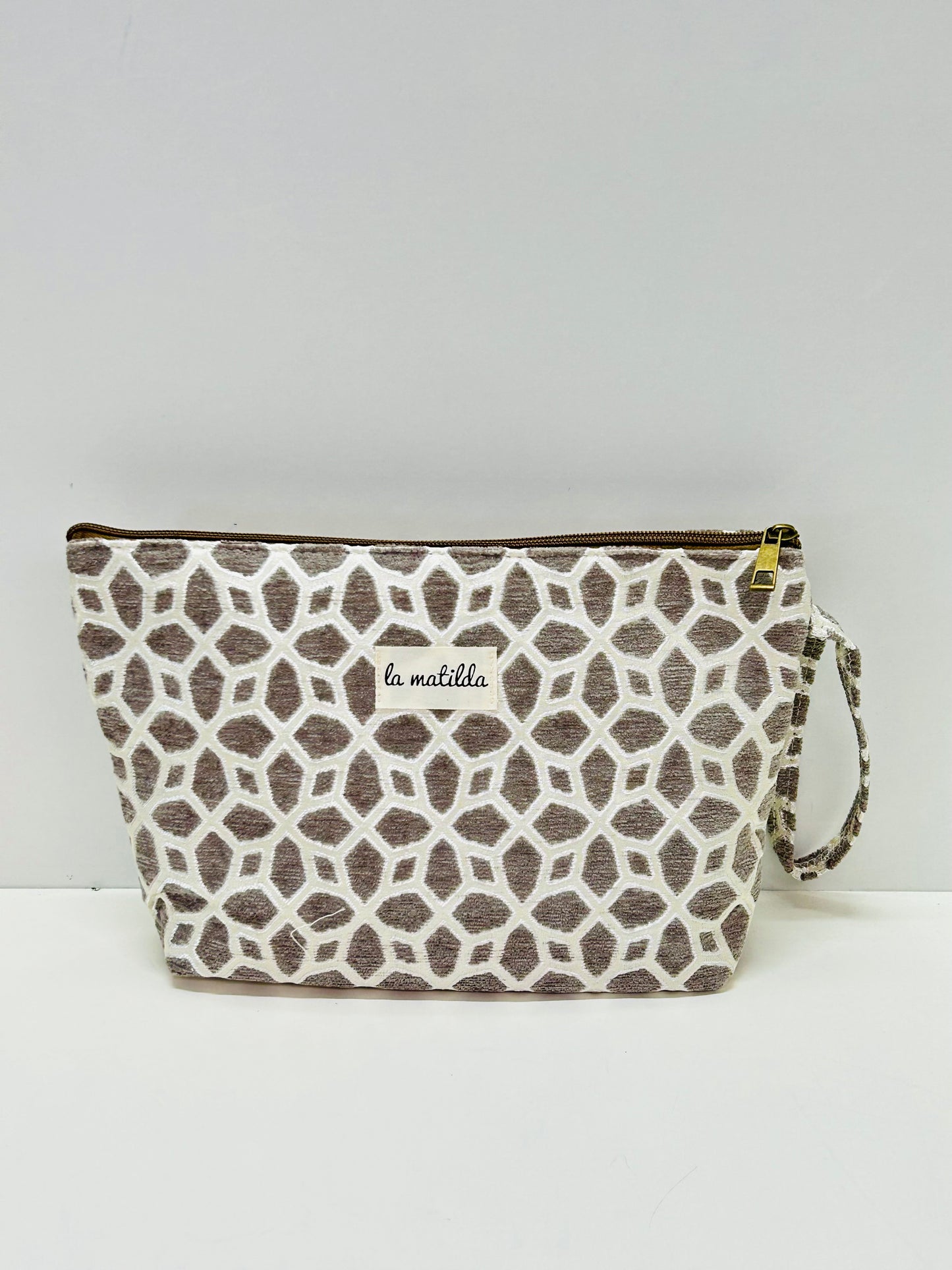 Neceser Flor Gris Hilo Plata