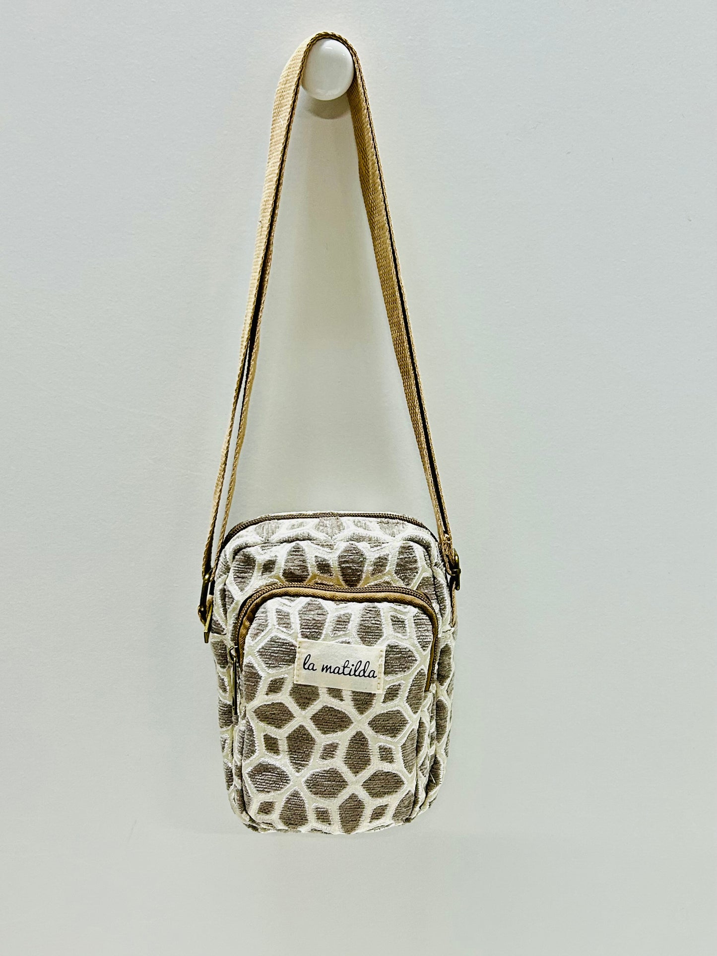 Bolso Cuelga Móvil gris Hilo Plata