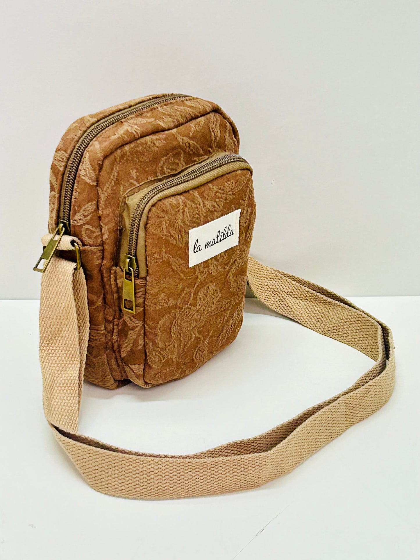 Bolso Cuelga Móvil Tostado Flor