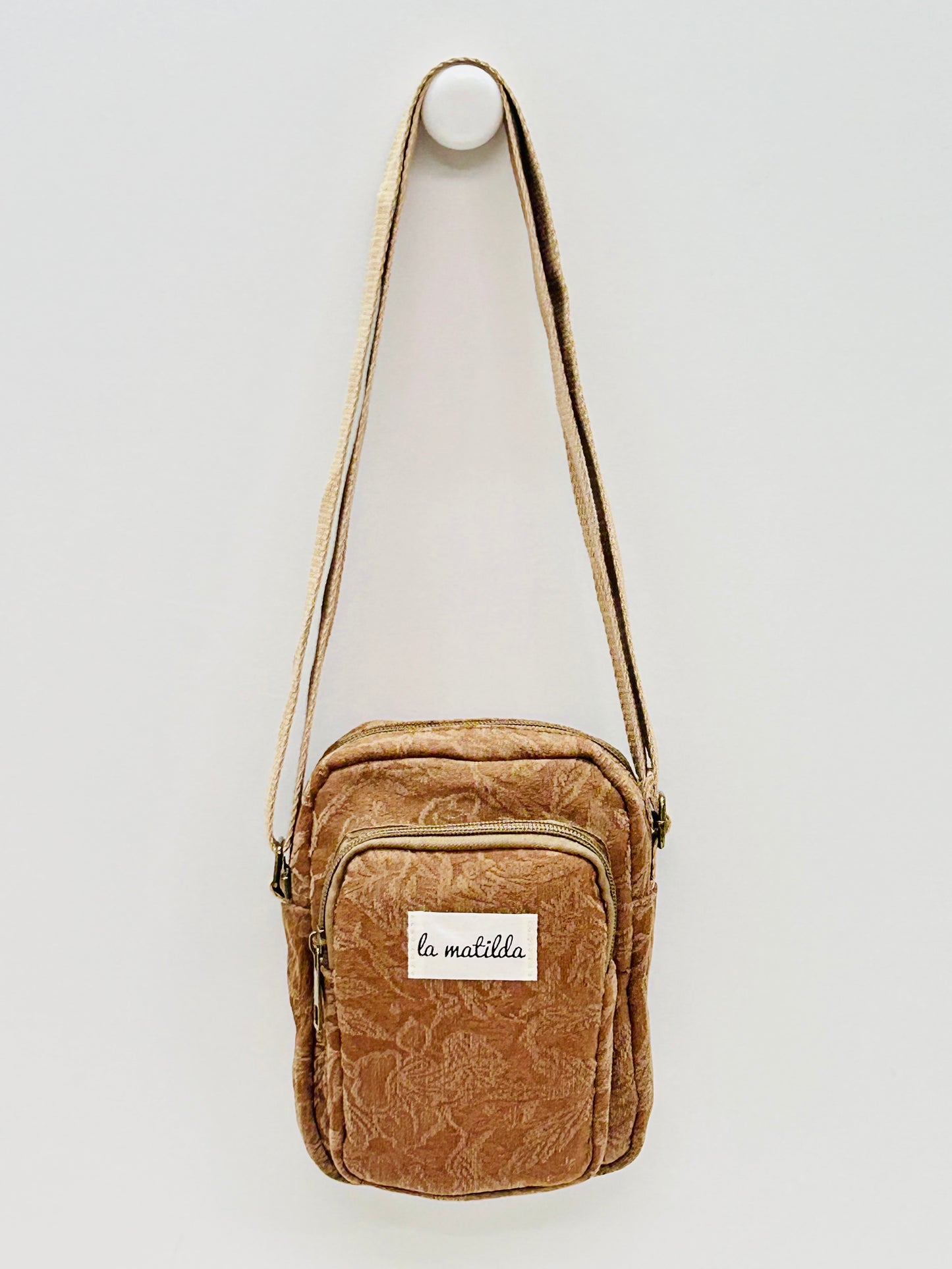 Bolso Cuelga Móvil Tostado Flor