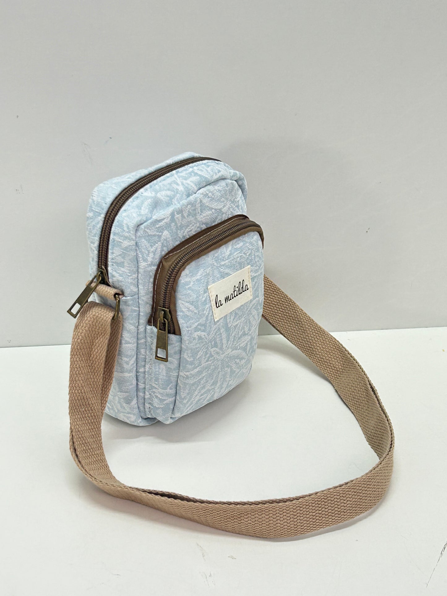 Bolso Cuelga Móvil Celeste Flor