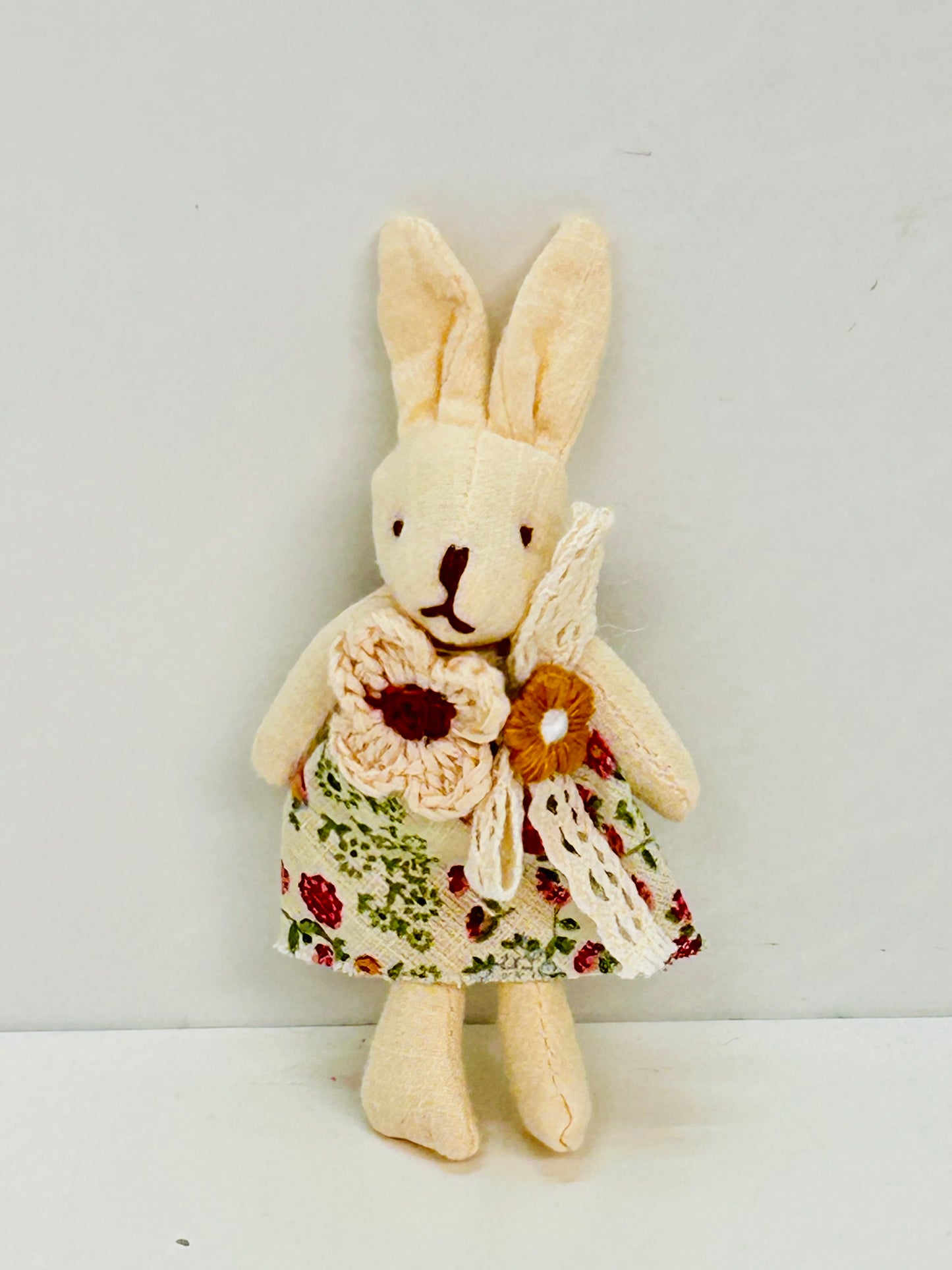 Broche Conejo flores (03)