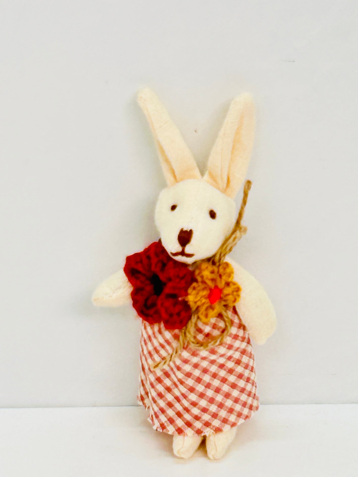 Broche Conejo vichy rojo (01)